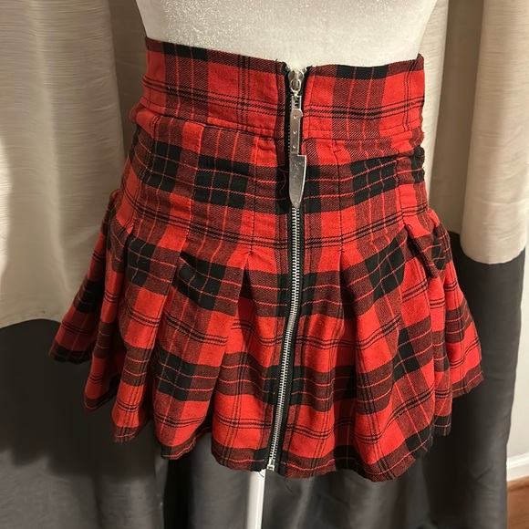 Red and Black Plaid and Pleated mini Skirt - Picture 1 of 5
